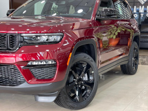 2023 Jeep Grand Cherokee in dubai