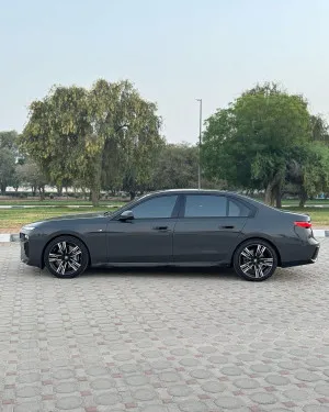 2023 بي أم دابليو الفئة - 7  