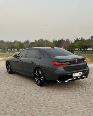 2023 بي أم دابليو الفئة - 7  