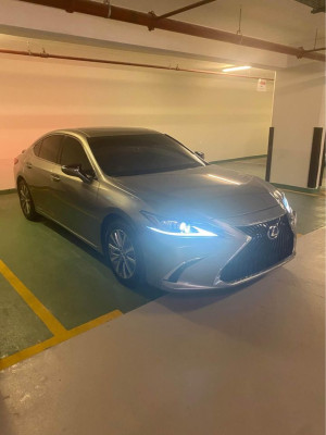 2019 Lexus ES in dubai