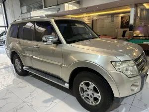 2009 ميتسوبيشي باجيرو in dubai