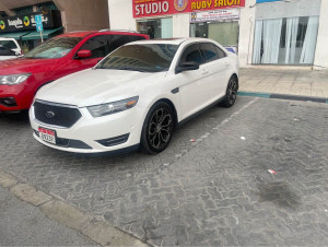 2015 Ford Taurus in dubai