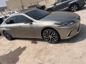 2021 Lexus ES in dubai