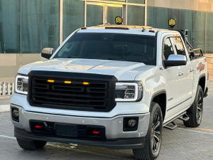 2015 GMC Sierra in dubai