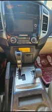 2017 Mitsubishi Pajero