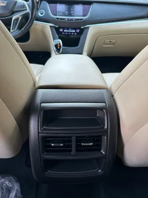 2019 كاديلاك اكس تي ٥