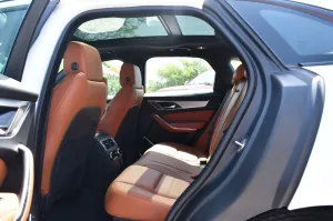 2023 جاكوار اف بيس