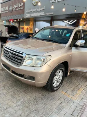 2011 تويوتا لاند كروزر in dubai