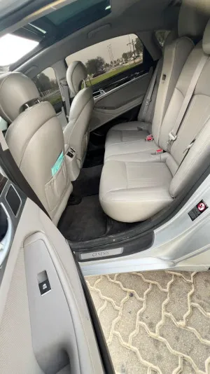 2015 جينيسس جي ٨٠
