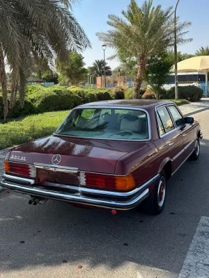 1977 مرسيدس-بنز 240/260/280