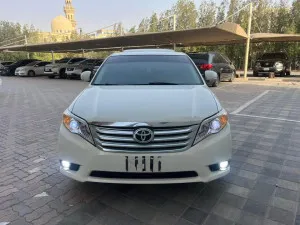 2011 Toyota Avalon in dubai