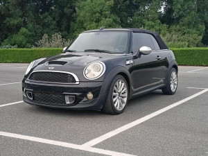 2012 Mini Convertible in dubai