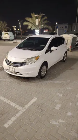 2016 نيسان فيرسا in dubai