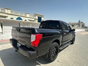 2017 نيسان تيتان