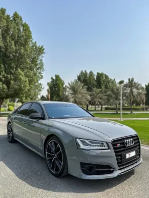 2017 اودي اس ٨ in dubai