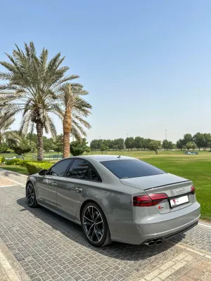 2017 اودي اس ٨