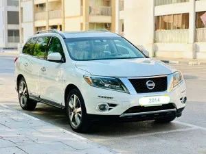 2014 نيسان باثفايندر  in dubai