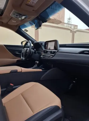 2023 Lexus ES