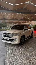 2019 تويوتا لاند كروزر in dubai