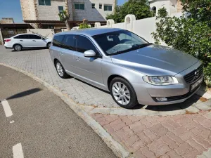 2016 Volvo V70 in dubai