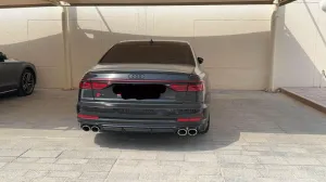 2022 Audi S8