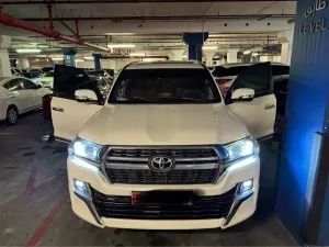2012 Toyota Land Cruiser in dubai