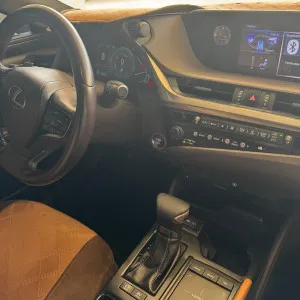 2019 Lexus ES