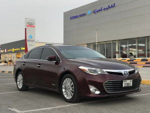 2013 Toyota Avalon in dubai
