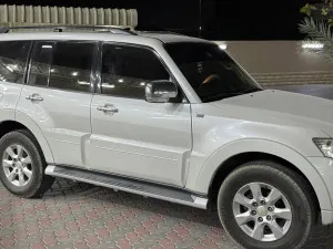 2014 ميتسوبيشي باجيرو in dubai
