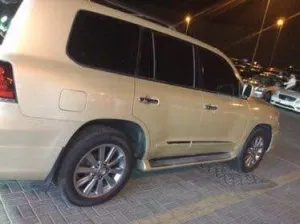 2009 لكزس أل أكس ٥٧٠ in dubai