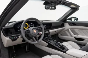 2025 Porsche 911 Carrera