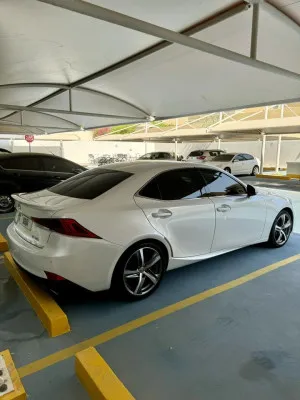 2017 Lexus IS