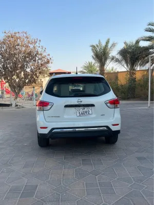 2013 نيسان باثفايندر 