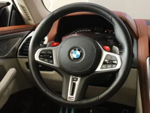 2022 BMW M8