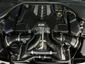 2022 BMW M8