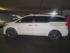 2015 Kia Carnival
