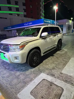2013 تويوتا لاند كروزر in dubai