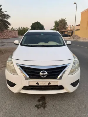 2016 نيسان صني in dubai