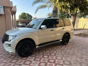 2020 ميتسوبيشي باجيرو in dubai