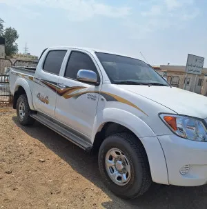 2007 Toyota Hilux in dubai