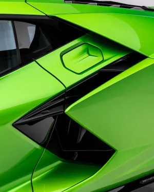 2024 Lamborghini Revuelto