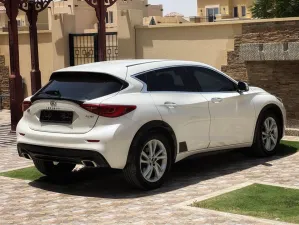 2017 إنفينيتي كيو ٣٠