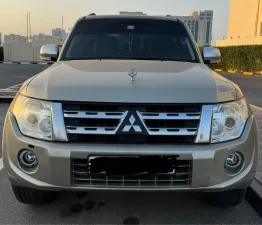 2013 ميتسوبيشي باجيرو in dubai