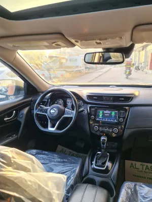 2018 نيسان روج