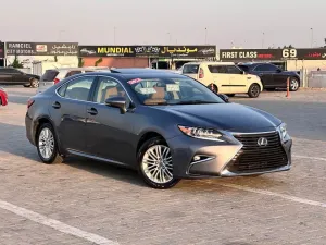 2014 Lexus ES in dubai