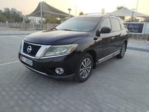 2013 نيسان باثفايندر  in dubai