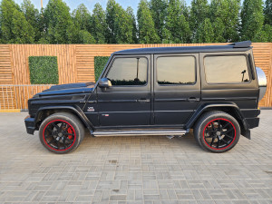 Mercedes G63 2015 Original color white Wrapped in Black matt and Carbon fiber Sticker Converted to Brabus 800 If anyone wants if to be in original condition it can be done in 2 days. Mileage : 160,000 No accident history (front bonnet and 2 fenders was pa