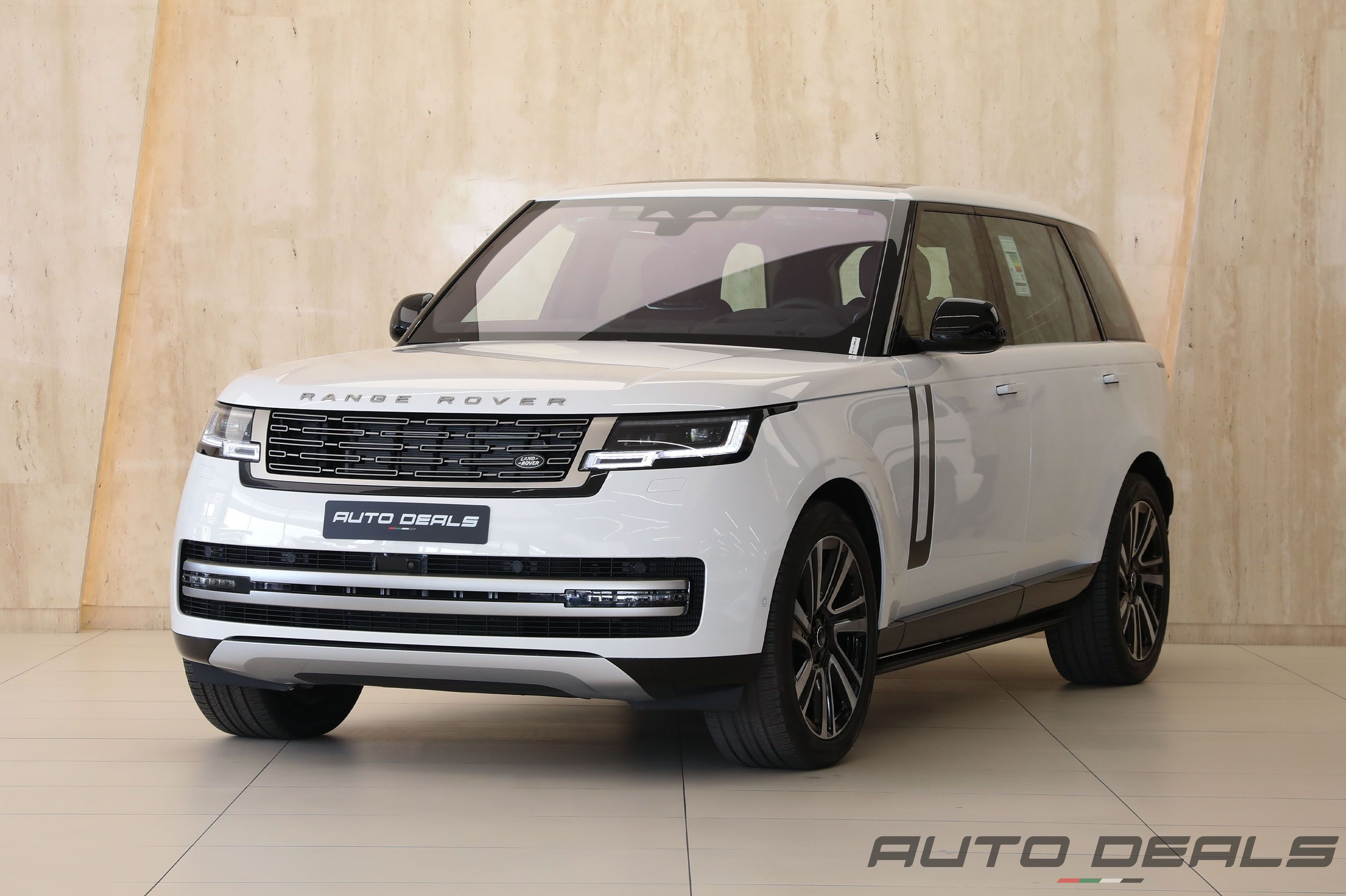 Range Rover Vogue HSE P530 LWB | 2023 - GCC - Warranty - Service Contact - Brand New - Top of the Line | 4.4L V8