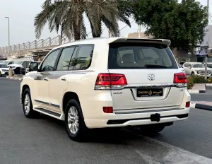 2017 Toyota Land Cruiser