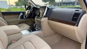 2017 Toyota Land Cruiser